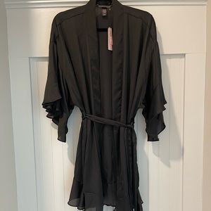 Victoria’s Secret Flounce Robe (Black) - Size: M/L